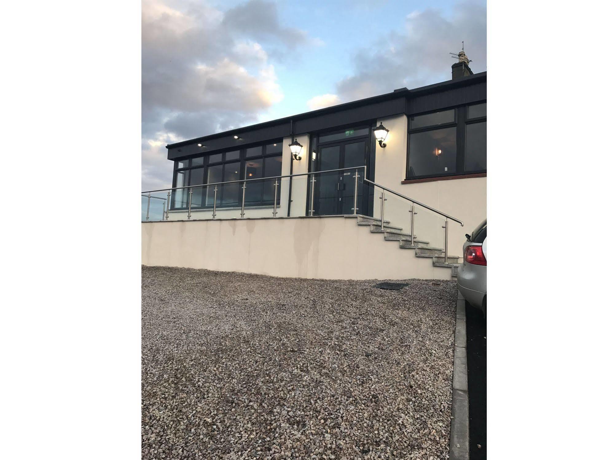 The Knowes Hotel & Restaurant Macduff Exterior photo