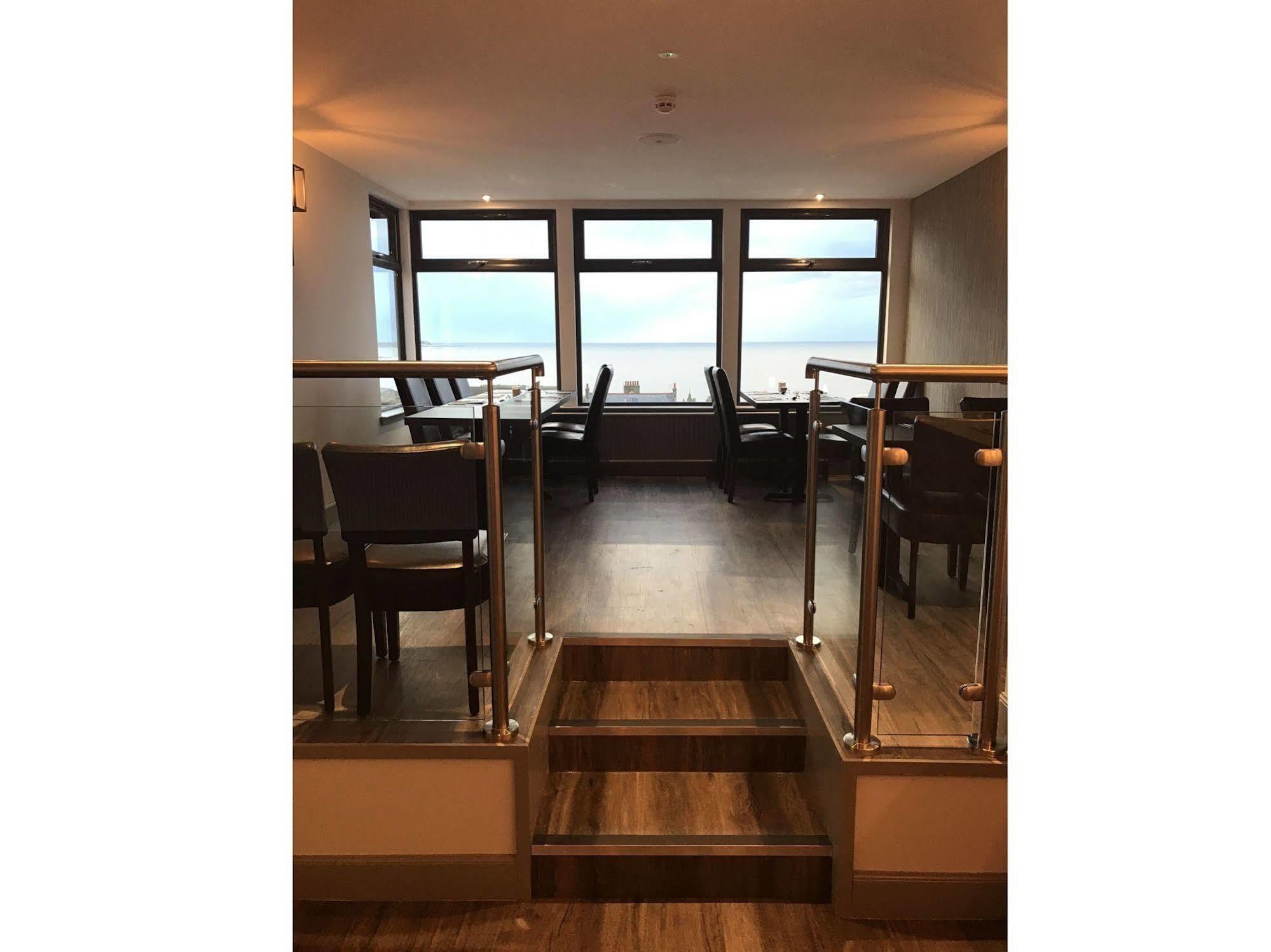 The Knowes Hotel & Restaurant Macduff Exterior photo